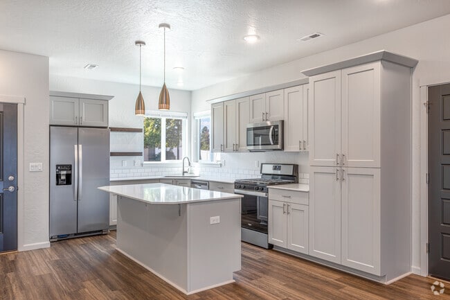 3BR, 2.5BA - 1,389SF - Black Bay Condos Unit 1330Mordylloop