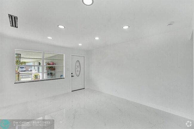 Building Photo - 5310 NW 16th St Unit B Rental