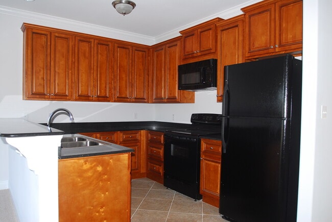 3460 Riverbend Cv