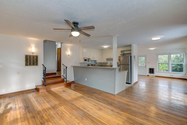 Photo - 1045 Riverview Dr