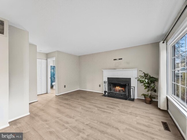 Photo - 6586 Hemlock Point Rd