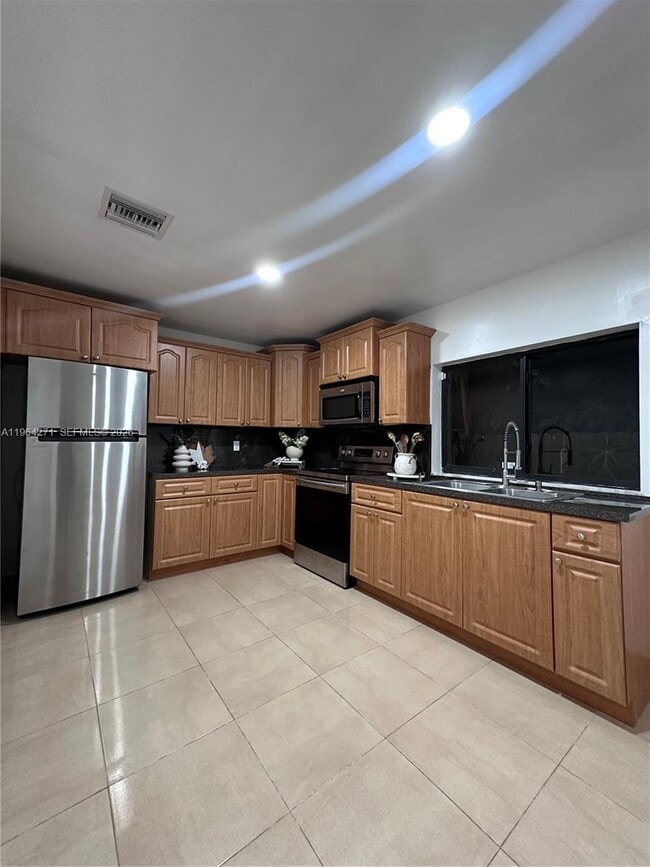 Building Photo - 30021 SW 160th Ave