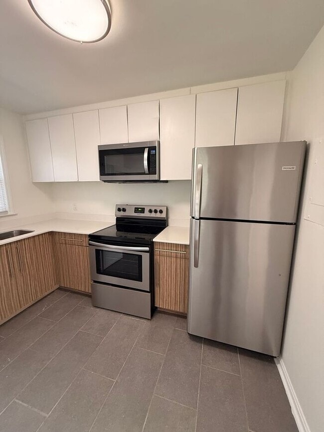 Photo - Adorable 2 bed 1 Bath Apartments off Gorman St!