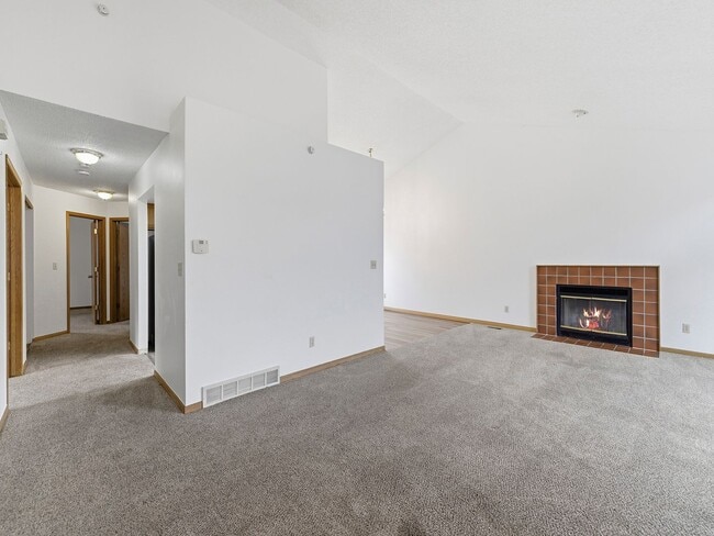 Photo - Bright & Spacious 3 Bed Home with Vaulted Ceilings & Fenced Yard AVAILABLE NOW!