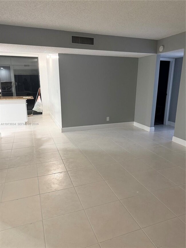 Photo - 5220 Las Verdes Cir Unidad 114