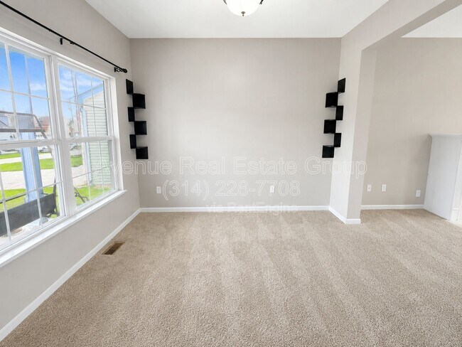 Photo - 555 Fortress Ct