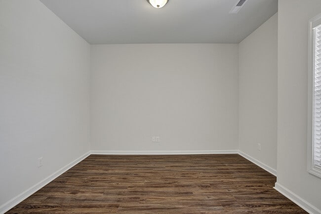 Photo - 203 Portrait St