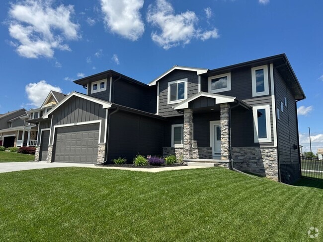 Building Photo - Stunning 4-Bedroom Home for Rent in Gretna...