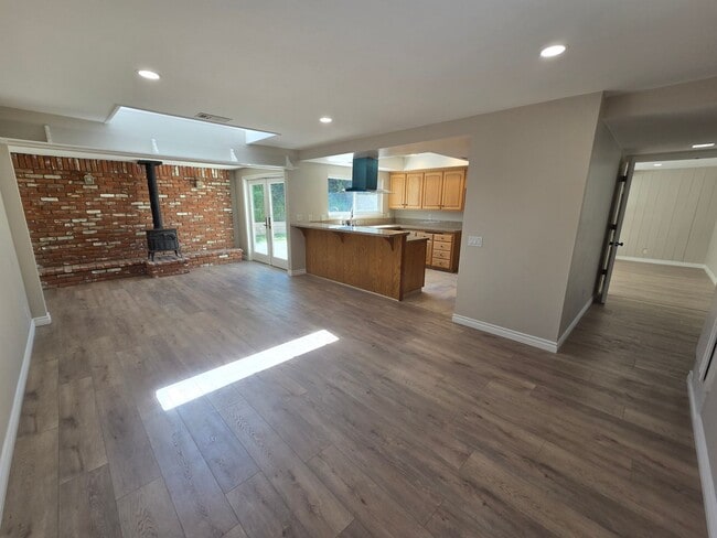 Photo - 3+2 Single Family Home in Thousand Oaks - ...