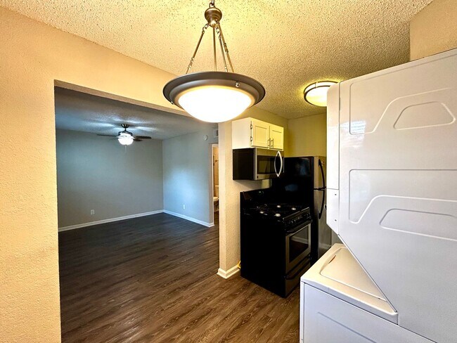 Photo - 2401 Manor Rd Unit 109