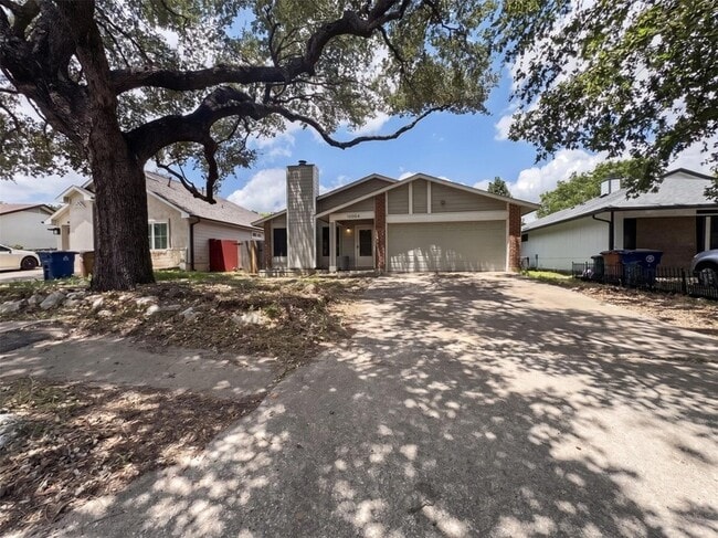 Building Photo - 13004 Campos Dr
