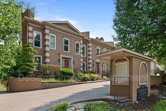 Photo - 3011 Woodlawn Dr