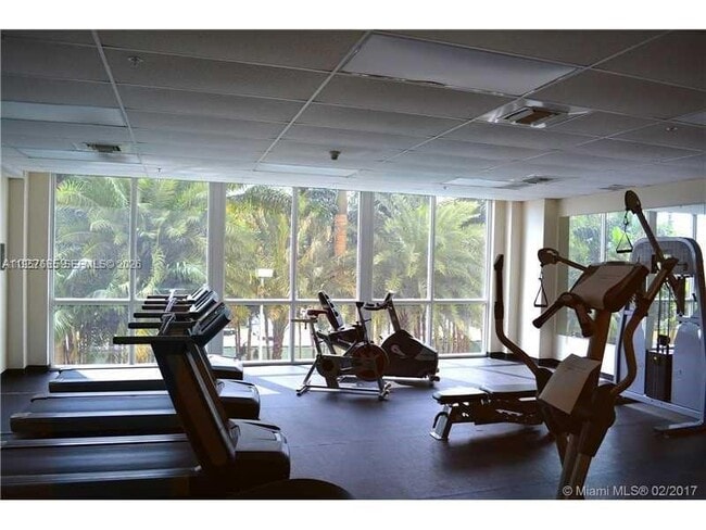 Photo - 3500 Coral Wy Unidad 406