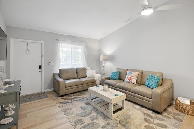 Building Photo - 6271 Chasewood Dr Unit f