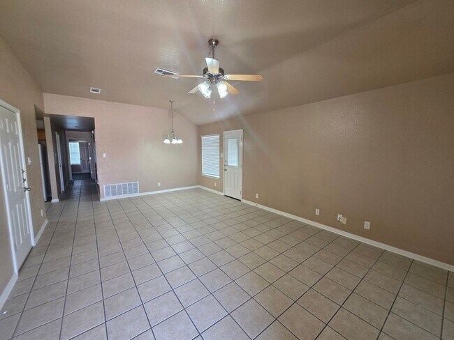 Photo - 3 Bedroom / 2 Bath Duplex – NEW FLOORING IN THE BEDROOMS