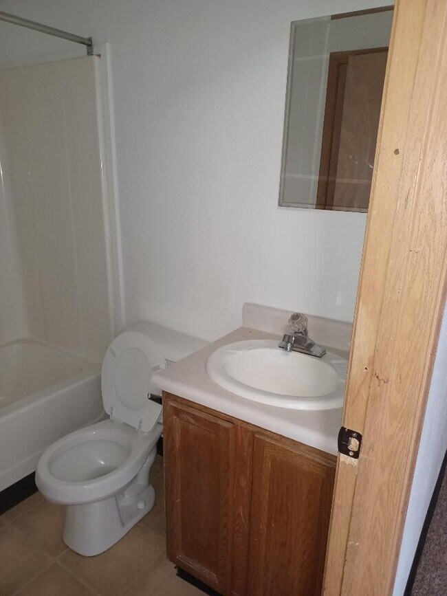 Photo - 1850 Lake St