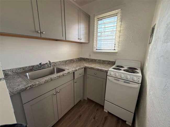 Photo - 1739 Moffett St Unit 2