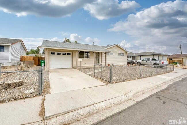 Building Photo - 3 Bedroom, 2 Bathroom Home in Northwest Reno