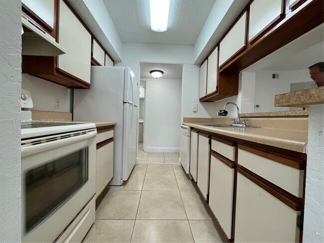 Building Photo - 5740 Rock Island Rd Unit 273 Rental