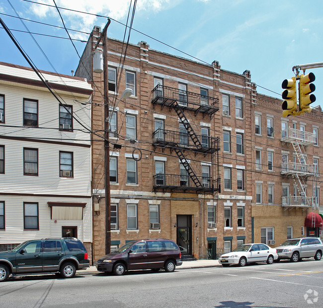 1106 - OM-1106 New York Avenue LLC - 1106 - OM-1106 New York Avenue LLC Apartments