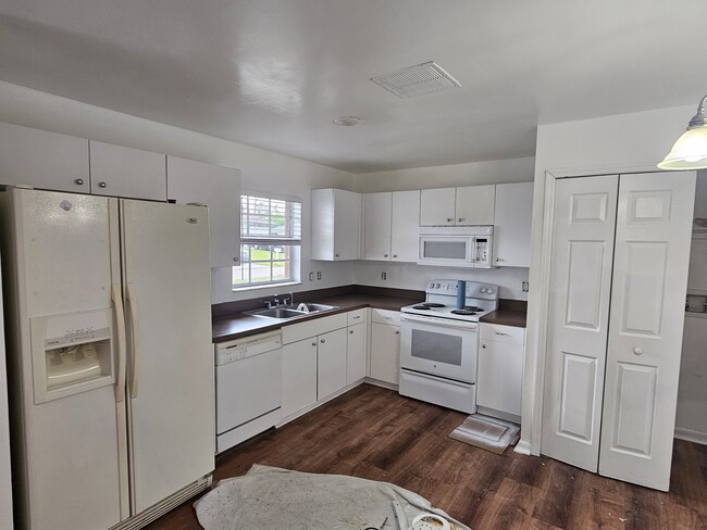 Photo - 117 Homer Ave S