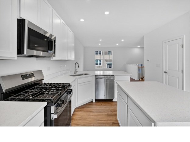 Photo - 422 Red Oak Cir