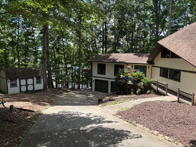 Beautiful Lake Front Property! - Beautiful Lake Front Property!
