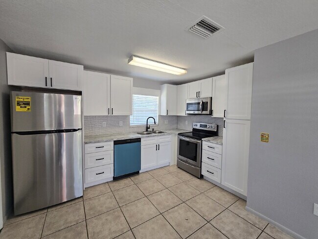 Photo - 2 bed, 2 bath duplex in New Port Richey