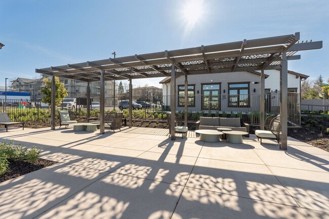 Photo - Crescent Apartments