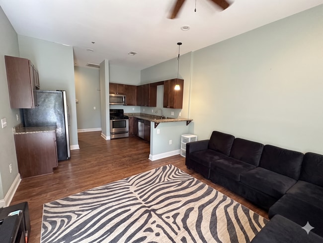 Photo - North Thomas 472-492 Unidad NT472