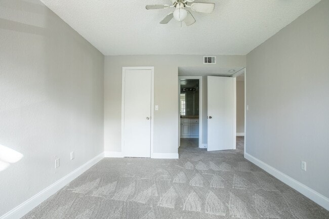 Photo - Venetian Place - 1428 Unidad 1428