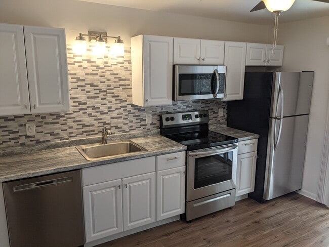 Building Photo - 25D Pine Ln Unit 2