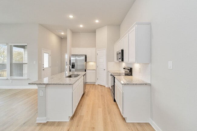 Photo - Want luxury living in the Far West ...Look no further...Amanda Park is it!