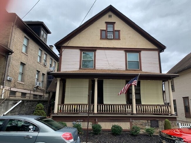 Building Photo - Szabo-127 Langhorne Avenue Unit Szabo-127 Langhorne Avenue-Apt. #2