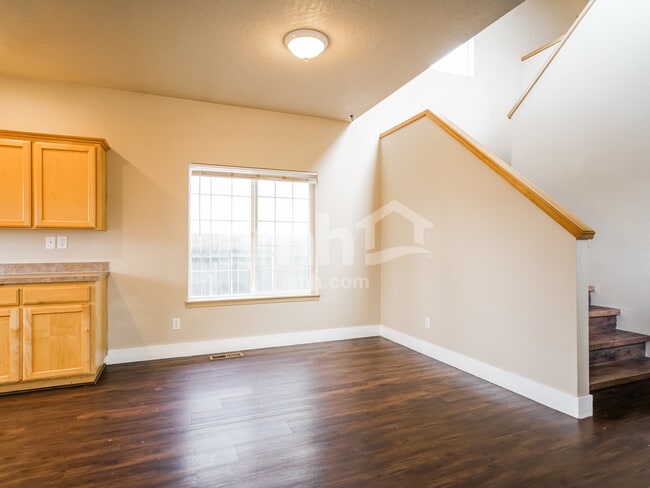 Photo - 3856 Oranda St