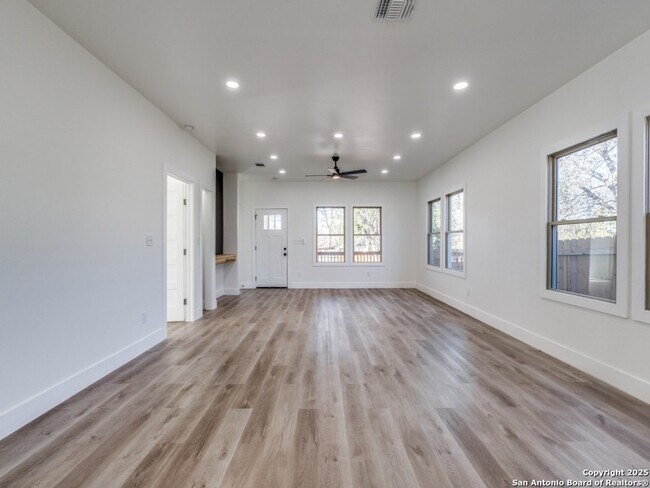 Photo - 938 Dawson St