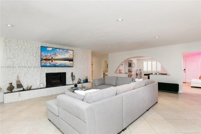 Photo - 1900 N Victoria Park Rd