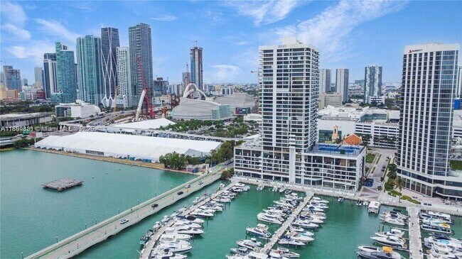 Building Photo - 1717 N Bayshore Dr Unit A-1734 Rental