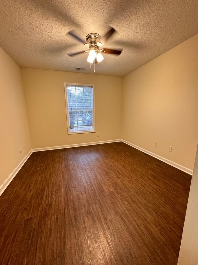 Photo - 101 Lindsay Ct Unit B