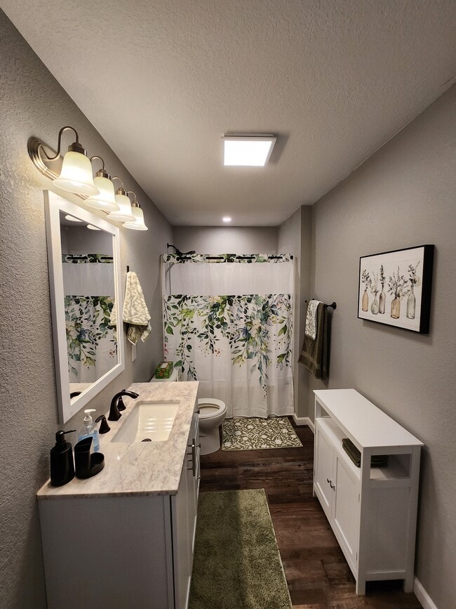 Photo - 450 Platt St