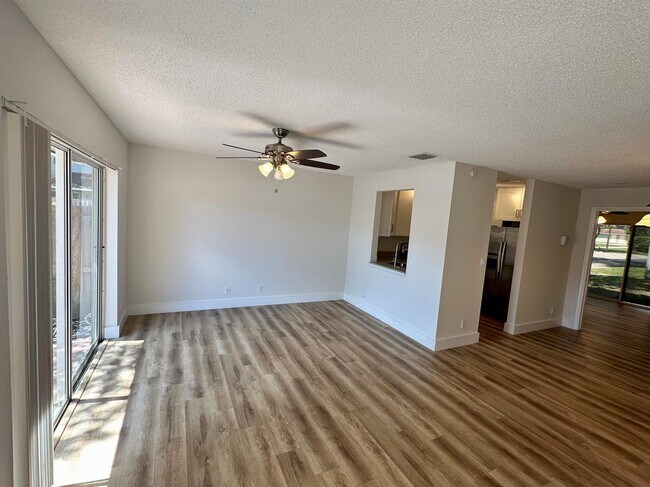Photo - 1631 Cypress Way E