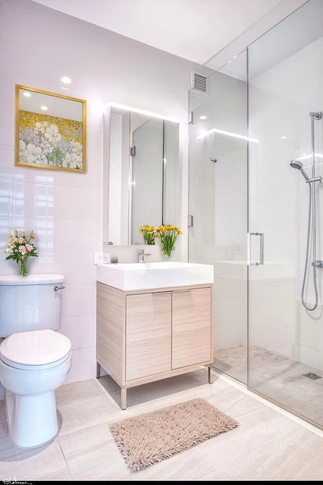 180 John St Unit 1410