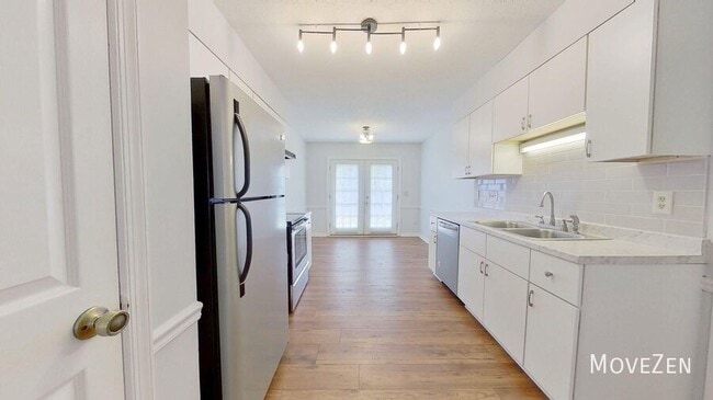 Photo - 814 Guilford College Rd