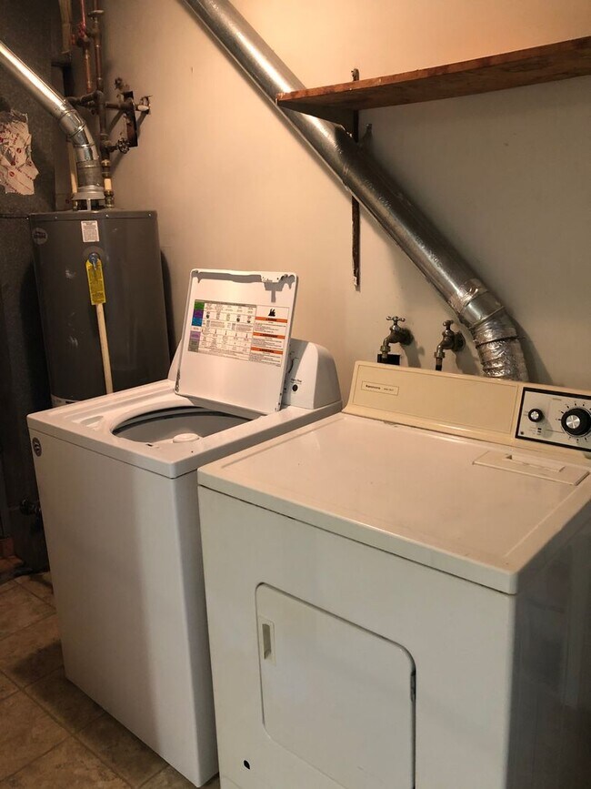 Photo - 405 N Clark St