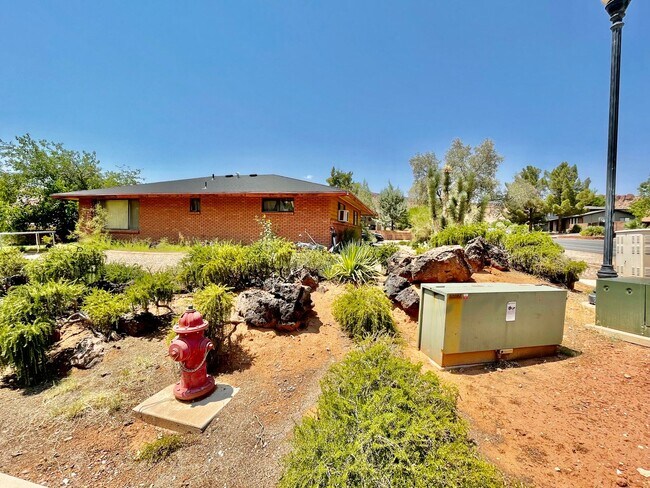 Photo - 2834 Bloomington Dr E