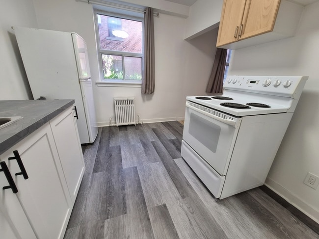 Photo - 101-1000 OConnor Drive East York ON M4B 2T3 Unité 101