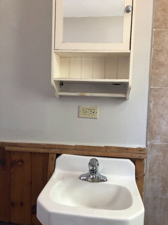 Photo - 206 Balsam St