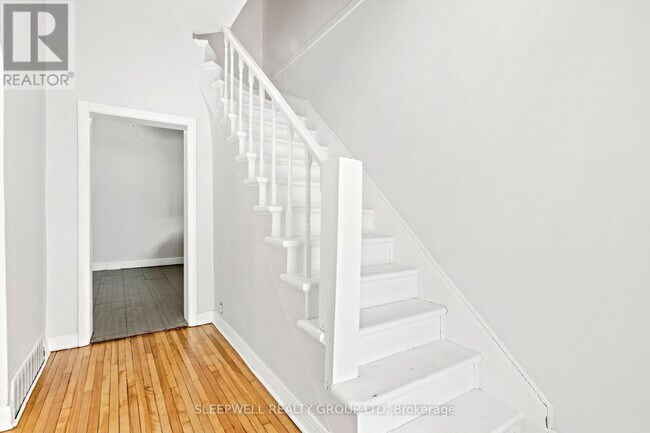 Photo - 481 Besserer St