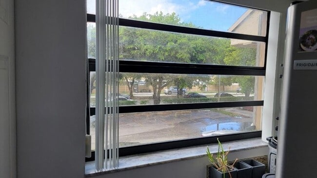 Photo - 2762 W 60th St