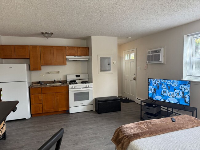 Photo - Colonial Point Apartments